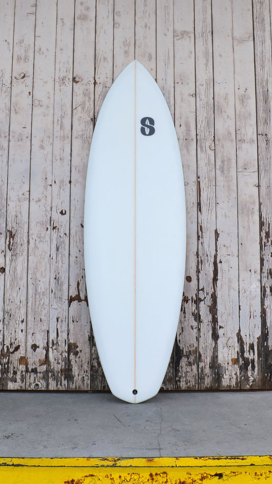 Sincly Surfboard mit farbigen Rails